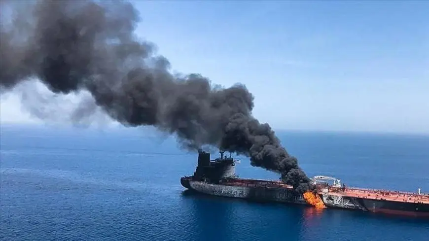 الحوثيون يستهدفون مدمرة و3 سفن أمريكية ببحر العرب وخليج عدن