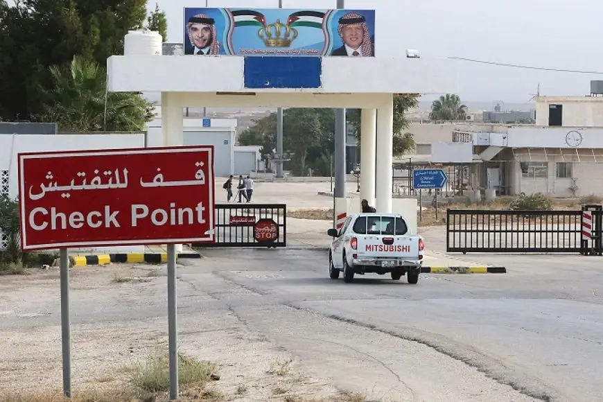 الأردن يغلق المعبر الحدودي مع سوريا وروسيا تحث رعاياها على المغادرة