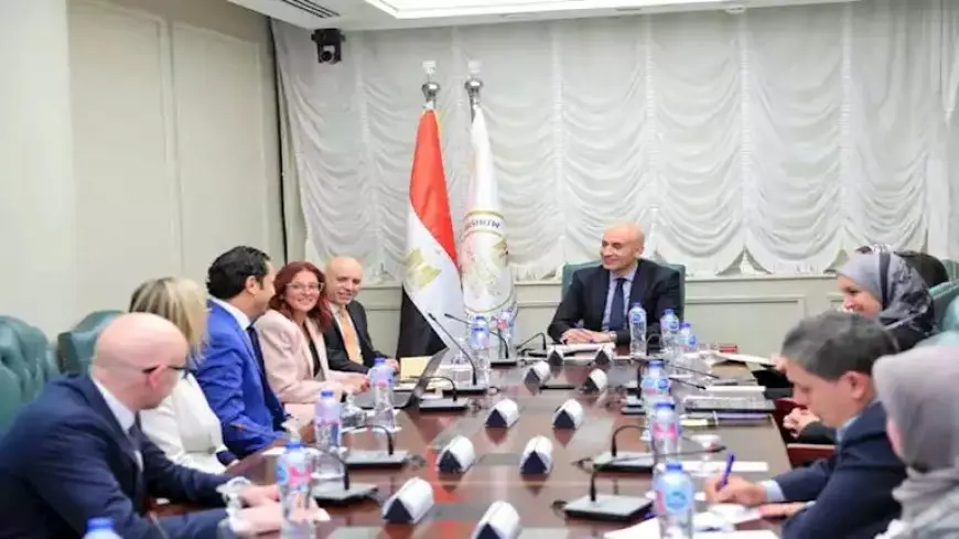 زيادة أعداد مدارس النيل.. وزير التعليم يبحث مع مسؤولي “كامبريدج” تعزيز مشروعات التعاون