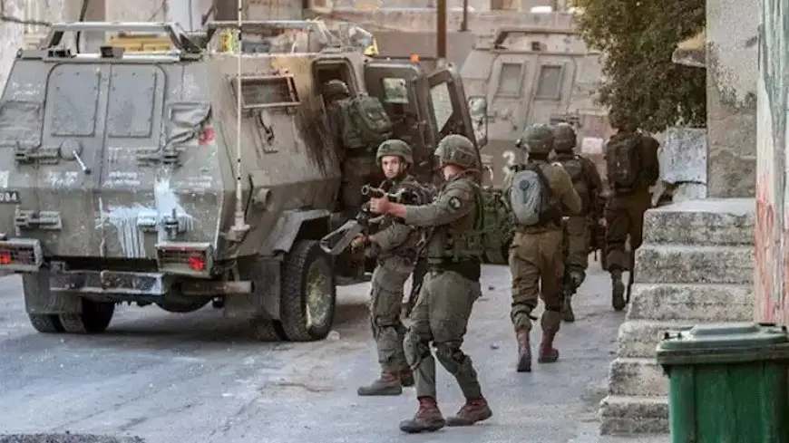 الاحتلال يقتحم مخيم بلاطة ويصيب طفلًا وشابًا بالرصاص