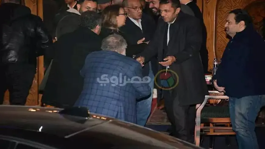 “يسير بصعوبة”.. يحيى الفخراني يقدم واجب العزاء في الراحل نبيل الحلفاوي