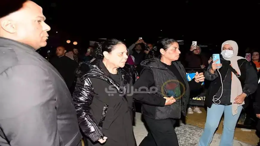 “الحزن يظهر على وجهها”.. إسعاد يونس تصل عزاء الفنان الراحل نبيل الحلفاوي