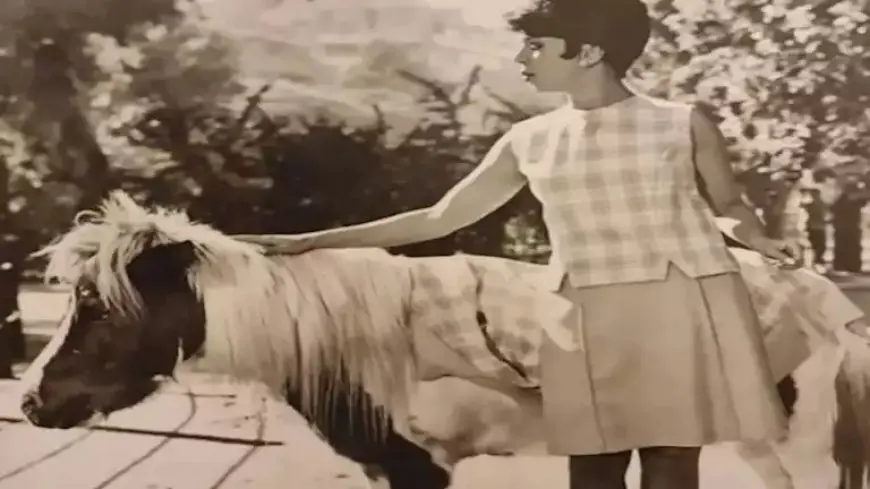 صورة نادرة للفنانة الراحلة رجاء الجداوي بمرحلة الشباب