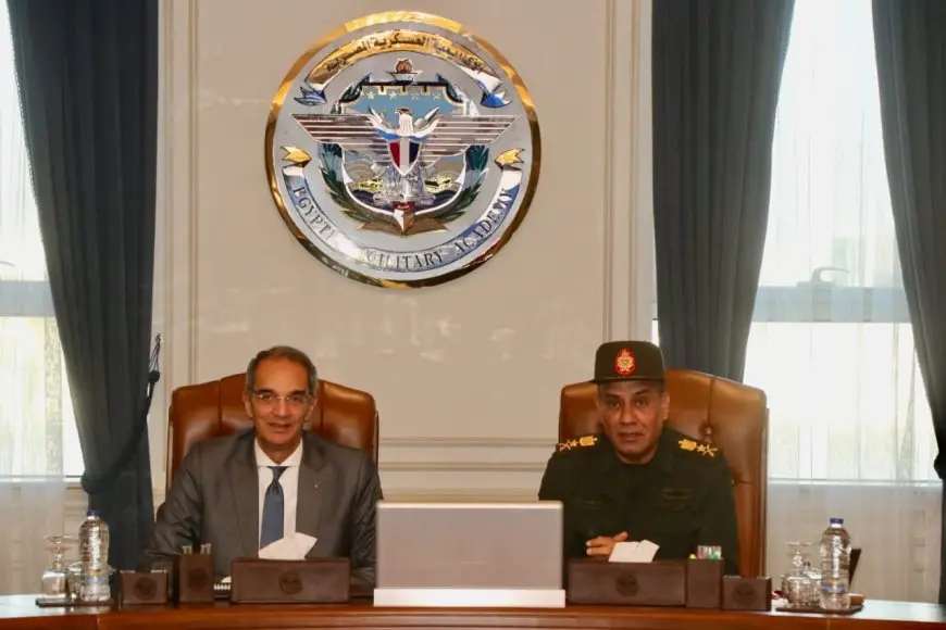 تعاون بين الاتصالات والأكاديمية العسكرية لتأهيل 3 آلاف طالب في العلوم التكنولوجية الحديثة