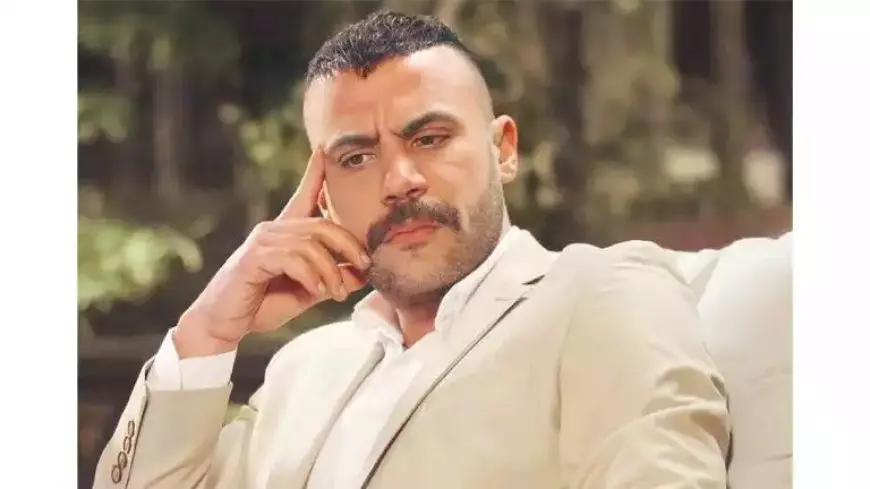 محمد إمام يدعم أحمد حلمي ويحضر مسرحية “بني آدم” (صور وفيديو)