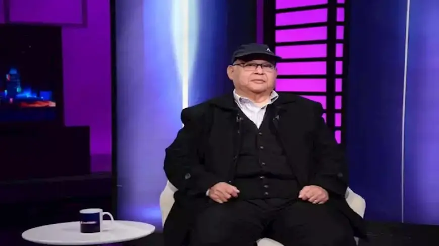 “عادل إمام حلف بالطلاق”.. علاء زينهم ضيف برنامج “بالخط العريض” مع إيمان أبو طالب