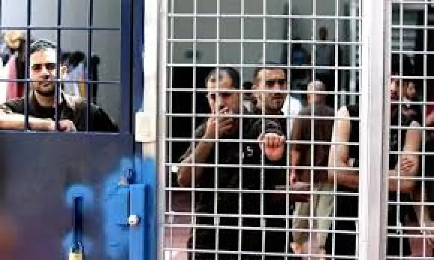 بدء الإفراج عن 183 أسيرا فلسطينيا من سجني عوفر والنقب