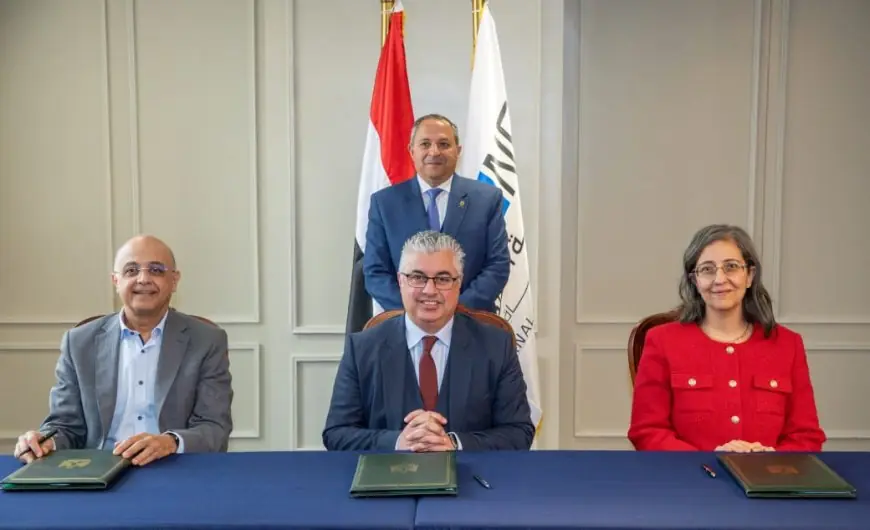 إيجيترانس ونافذ الدولية توقعان عقدًا مع اقتصادية قناة السويس لتطوير النقل البري بميناء غرب بورسعيد