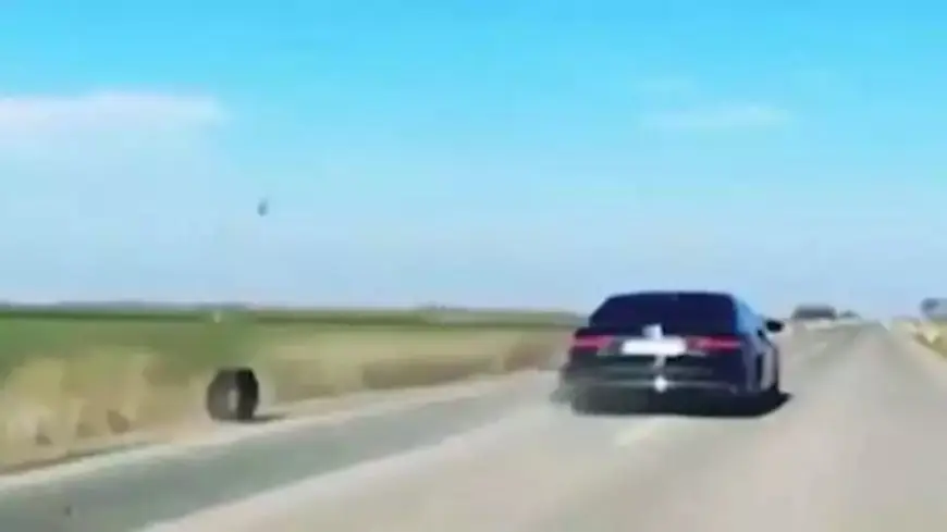 شاهد.. انفجار إطار سيارة الرئيس الصربي أثناء سيرها