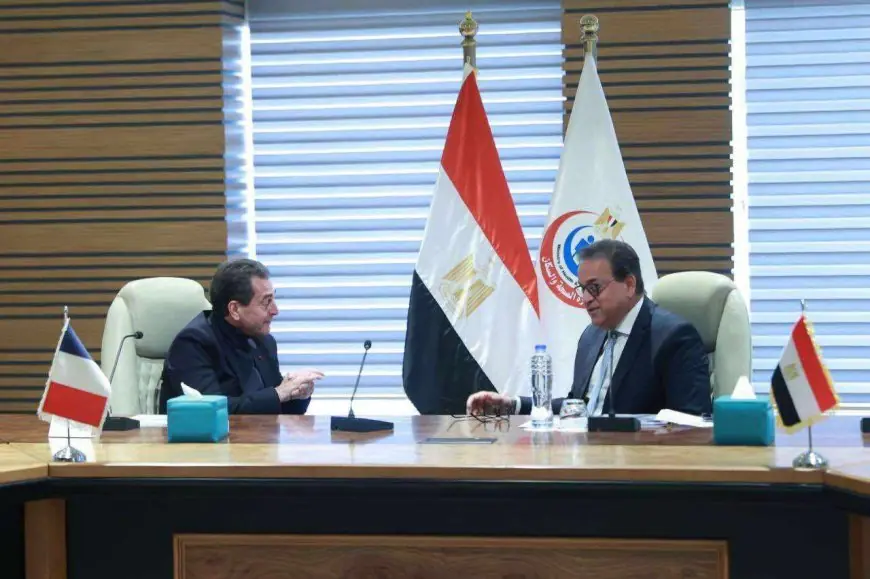 وزير الصحة يجتمع مع سفير فرنسا لدى مصر لبحث تعزيز التعاون في القطاع الصحي