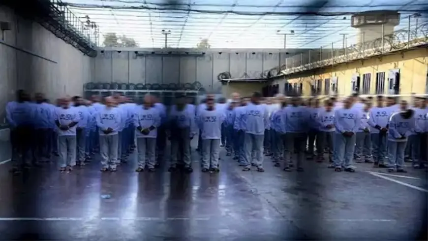“غبي وصبياني”.. جدل بإسرائيل بشأن ملابس الأسرى الفلسطينيين المفرج عنهم اليوم
