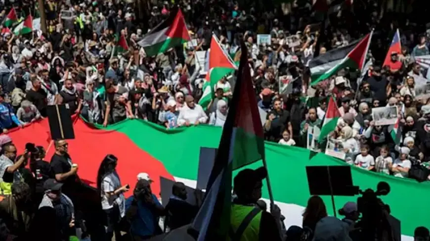 “لا للتهجير ولا لتسليح إسرائيل”.. الآلاف يتظاهرون في لندن للدفاع عن الفلسطينيين