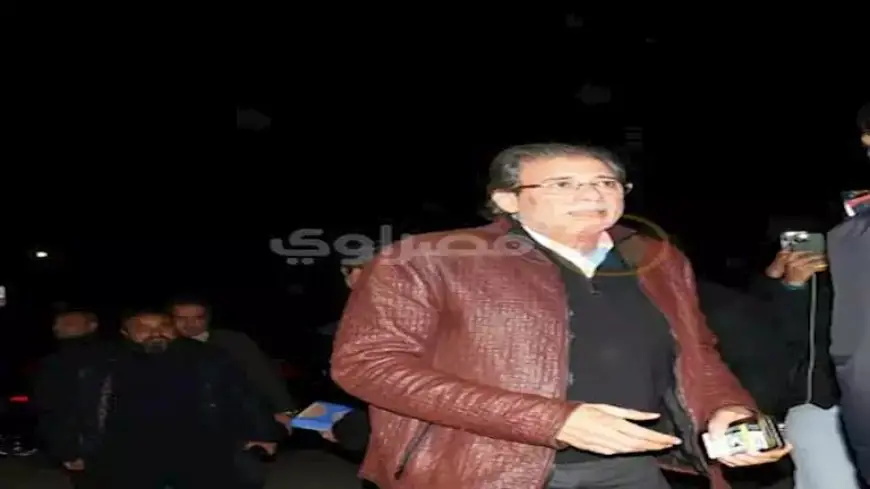 خالد يوسف وأشرف زكي يقدمان واجب العزاء في شقيق المنتج أحمد السبكي بمسجد الشرطة