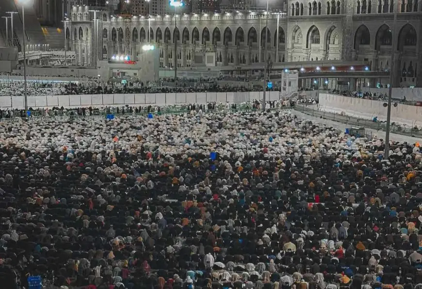السعودية تمنع نقل صلوات التراويح المقامة في المساجد أو بثها عبر الوسائل الإعلامية بشتى أنواعها