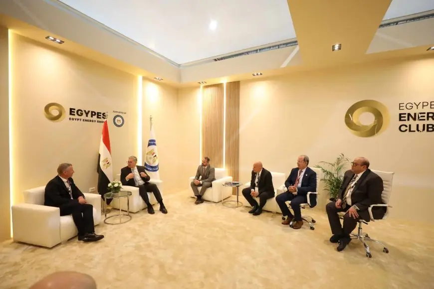 وزير البترول يلتقي تحالفا استثماريا لبحث زيادة إنتاج الحقول البترولية المتقادمة