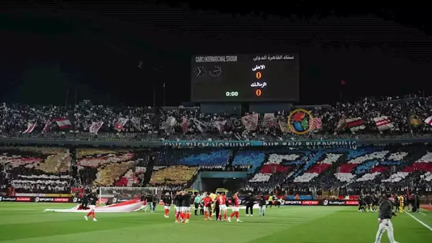 بالعربية والإنجليزية.. لافتات جماهير الأهلي والزمالك في القمة 129