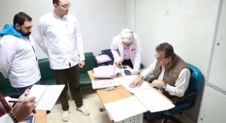 وزير الصحة يفاجئ مركزي طب أسرة في الأسمرات بزيارة تفقدية.. ويحيل المتغيبين للتحقيق
