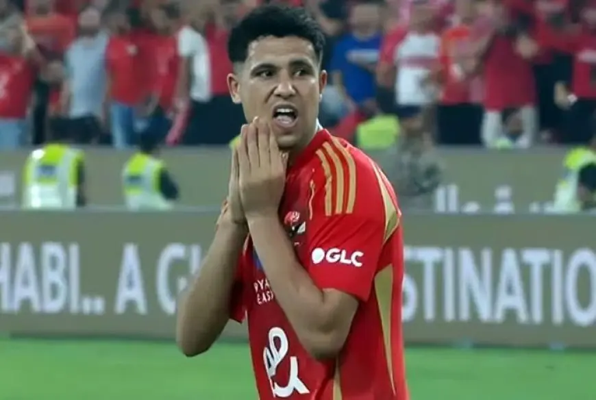 رضا سليم يظهر في مران الأهلي بـ عكازين