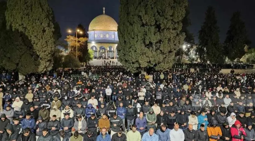 85 ألفا يؤدون صلاتي العشاء والتراويح في المسجد الأقصى