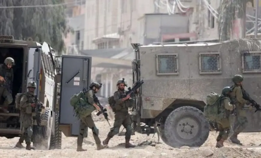 الاحتلال يقتحم مدينة نابلس ويضرم النار في مسجد النصر بالبلدة القديمة