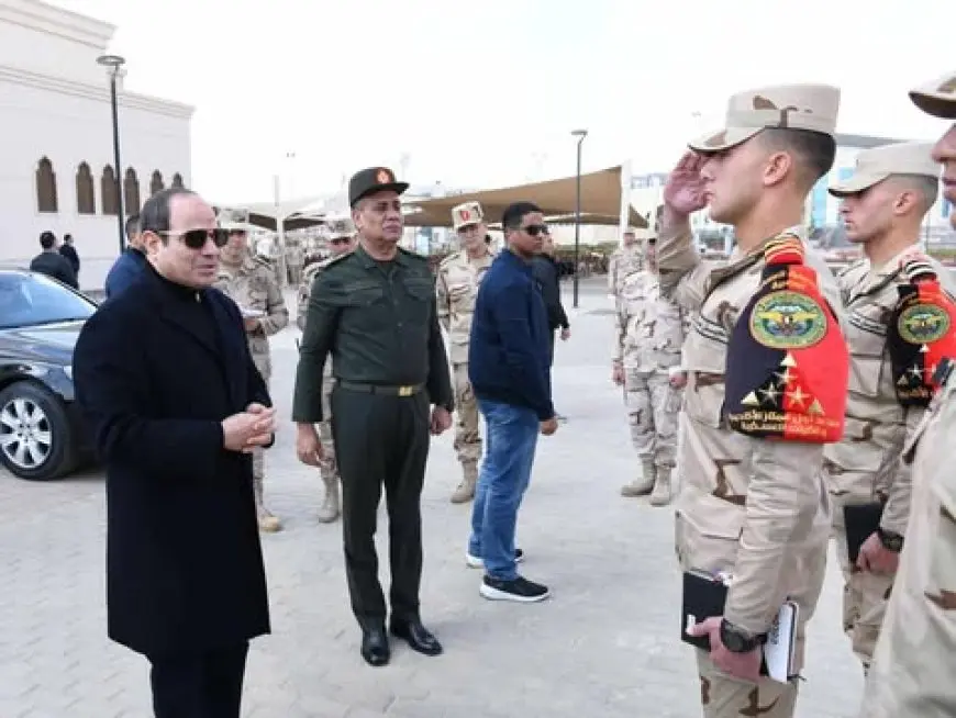 الرئيس السيسي يتفقد الأكاديمية العسكرية المصرية ويؤدي صلاة الجمعة مع الطلاب