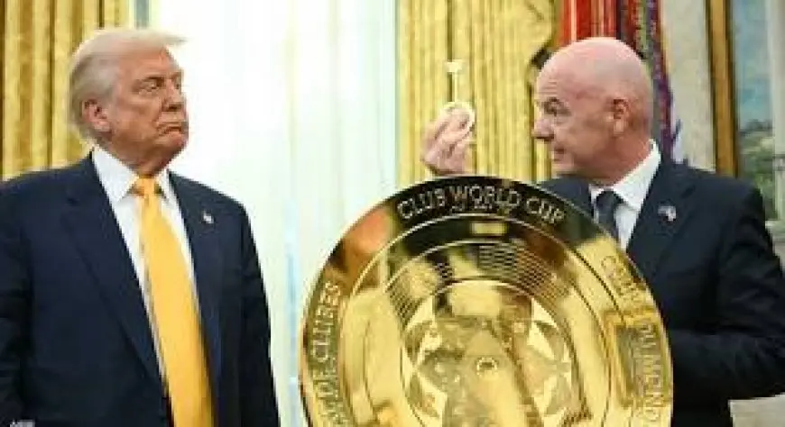 إنفانتينو يسلم ترامب المفتاح الذهبي لكأس العالم للأندية