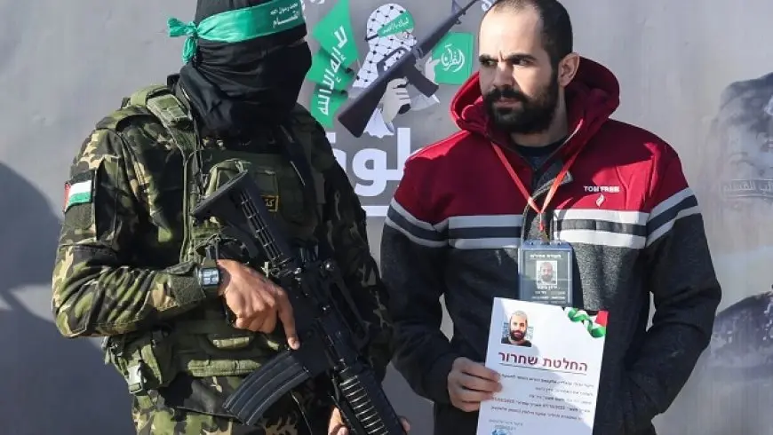 أسرى إسرائيليون مفرج عنهم يطالبون نتنياهو بتنفيذ اتفاق غزة بالكامل