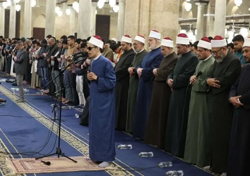 من هو الطالب محمد أحمد حسن.. صاحب البصيرة الذي أمَّ الآلاف في صلاة التراويح بالجامع الأزهر؟