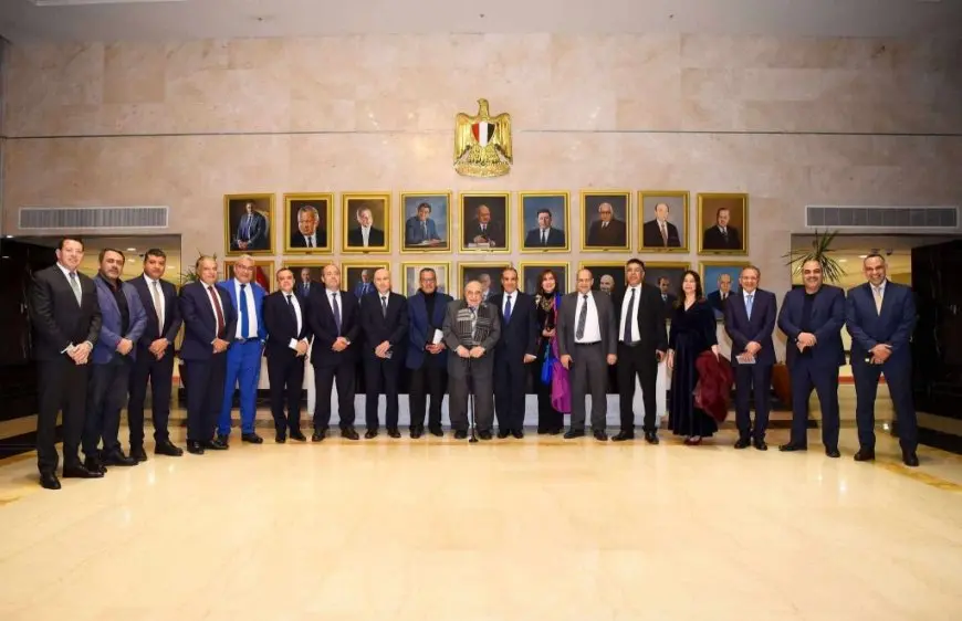 وزير الخارجية لمسئولي الهيئات الإعلامية وكبار الصحفيين: متمسكون بالحفاظ على ثوابت ومبادئ السياسة الخارجية المصرية