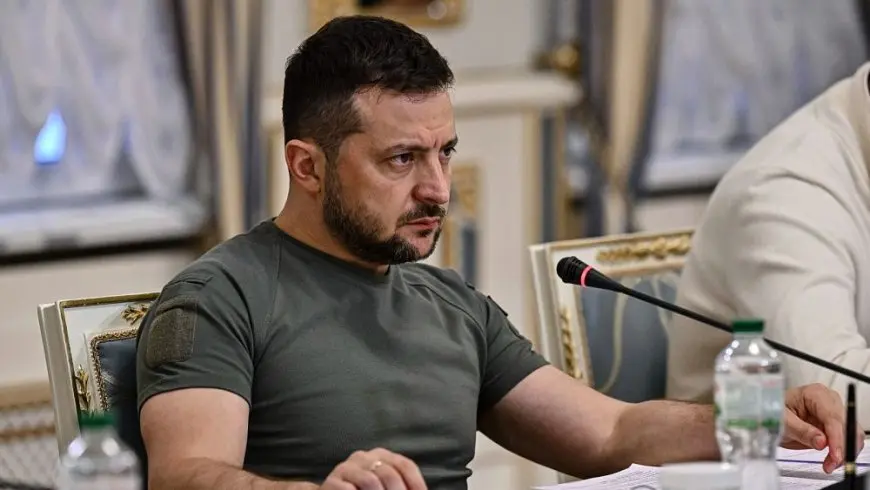 زيلينسكي يقترح تبادل الأسرى وإعادة الأطفال قبل محادثات السلام بالسعودية