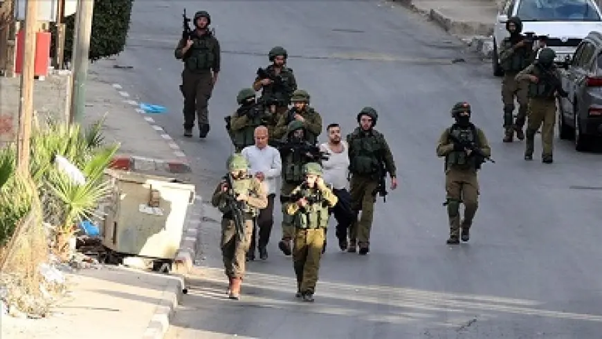 الاحتلال يعتقل 25 فلسطينيا على الأقل من الضفة الغربية
