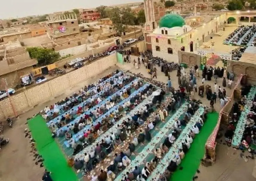 5 آلاف شخص يحتفلون بليلة القدر بالساحة الجيلانية في الأقصر