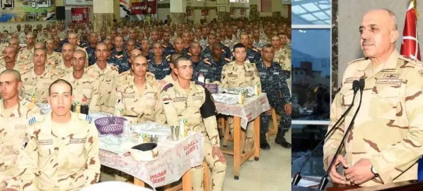 الفريق أحمد خليفة يتناول الإفطار مع طلبة وأعضاء هيئة تدريس معهد ضباط الصف المعلمين