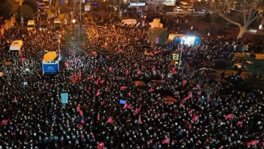 متظاهرون يطالبون بإقالة الحكومة التركية وأردوغان يتعهد بإجراءات صارمة