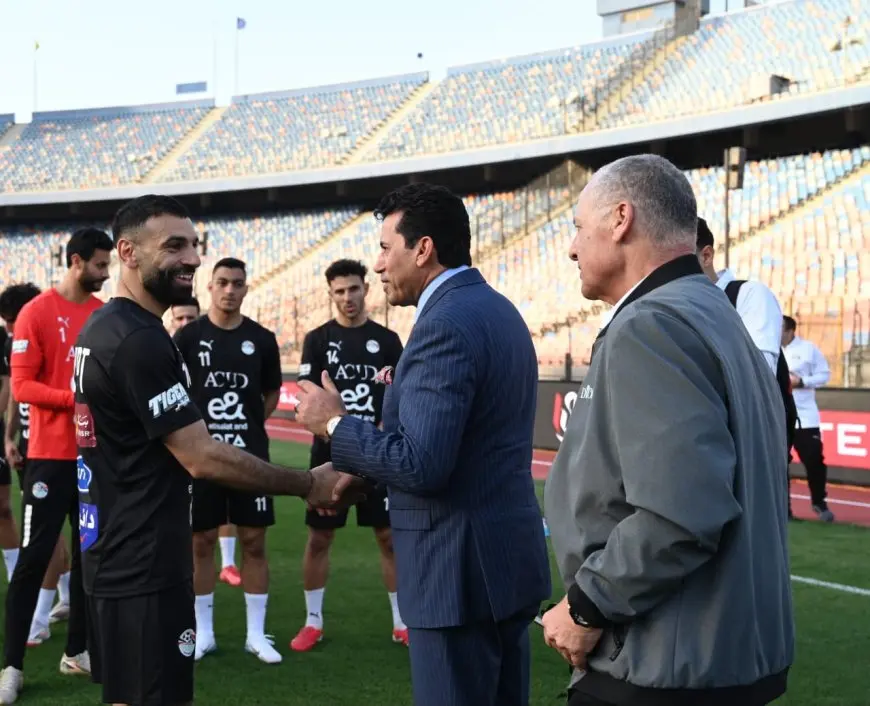 وزير الرياضة يهنئ المنتخب بالفوز على إثيوبيا