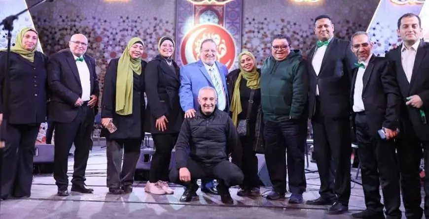 جمهور برنامج هل هلالك يردد أغاني المديح النبوي مع صوت أحمد الكحلاوي على مسرح الهناجر