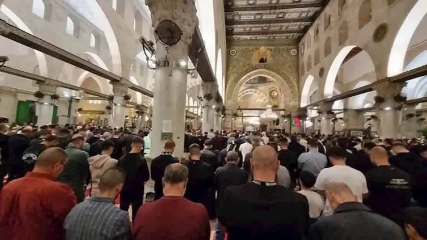 إمام مسجد يفجر الجدل في المغرب.. منع النساء من التراويح وأغلق “المصلى” لهذا السبب (فيديو)