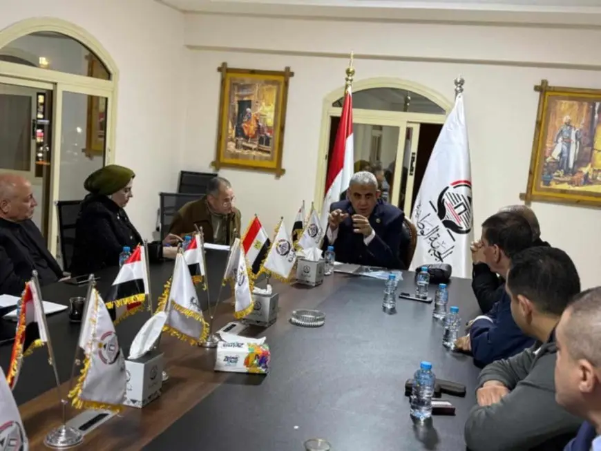أمانة العمال بحزب الجبهة الوطنية يناقش رؤيته للارتقاء بالعمال اجتماعيا وصحيا وفنيا واقتصاديا