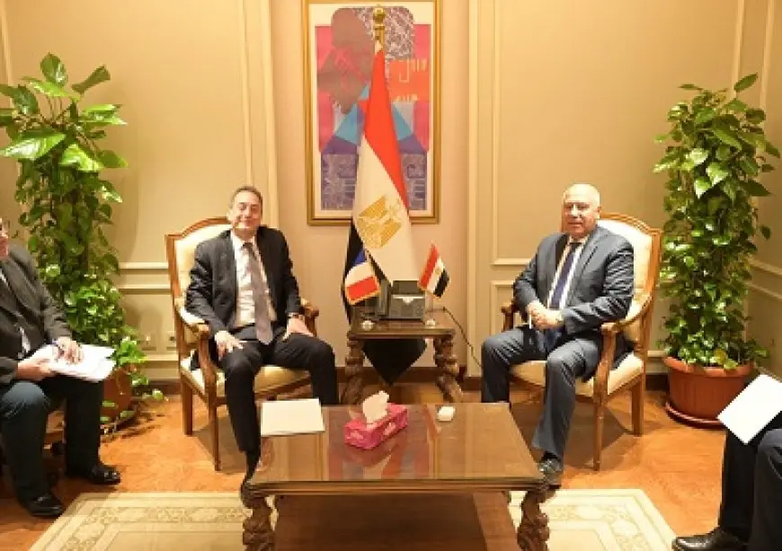 وزير النقل والسفير الفرنسي يبحثان المخطط الزمني لإنشاء مجمع ألستوم الصناعي