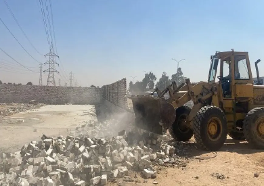 وزير الإسكان: تنفيذ حملات إزالة لمخالفات بناء وتعديات بمدن الشروق و6 أكتوبر وبدر