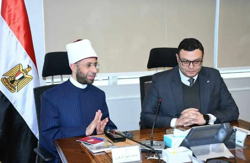 وزيرا الأوقاف والإسكان يبحثان التعاون المشترك