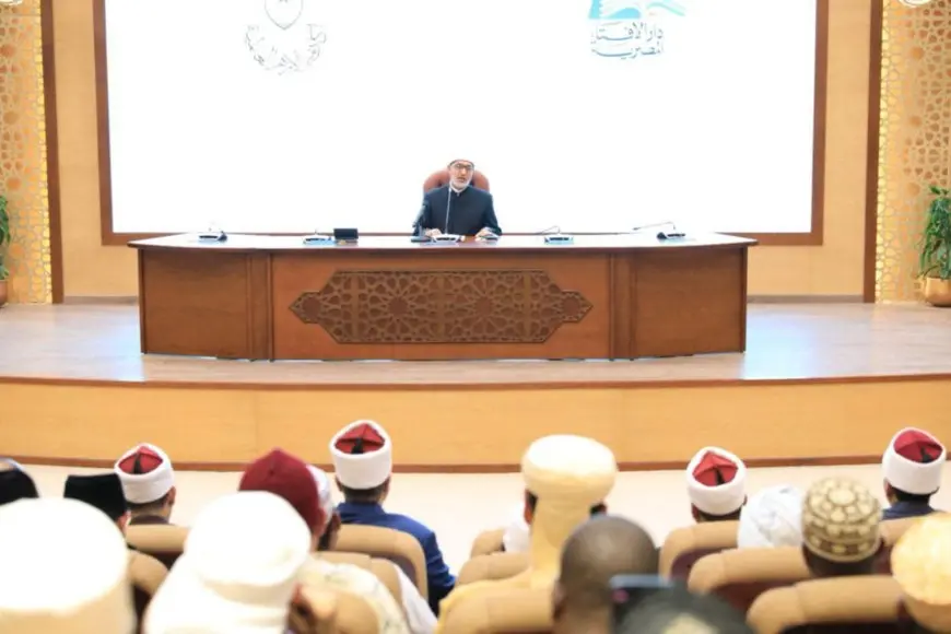 المفتي يستقبل وفدا من أئمة سبع دول في ختام تدريبهم بأكاديمية الأزهر العالمية للتدريب