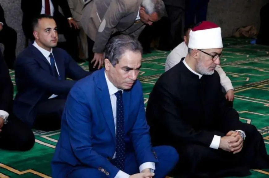 في أول بث مباشر من مسجد الإمام الليث.. الشيخ أحمد نعينع يؤم الصلاة بحضور مفتي الجمهورية