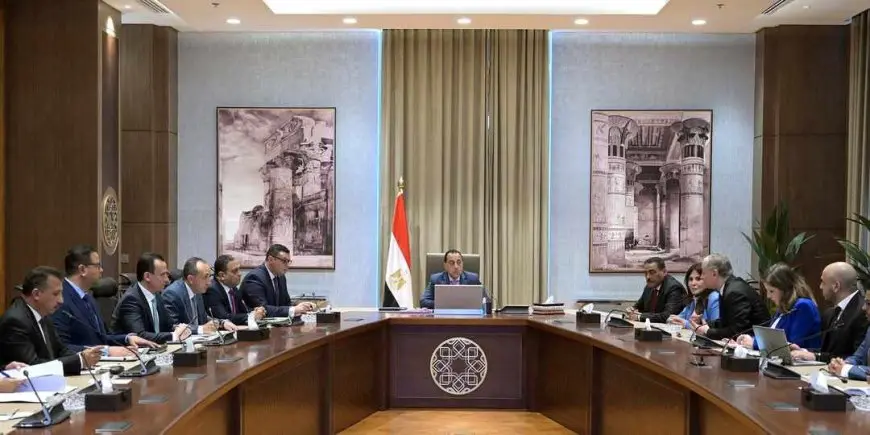 رئيس الوزراء يتابع أعمال تطوير الساحل الشمالي الغربي من غرب رأس الحكمة إلى شرق مطروح