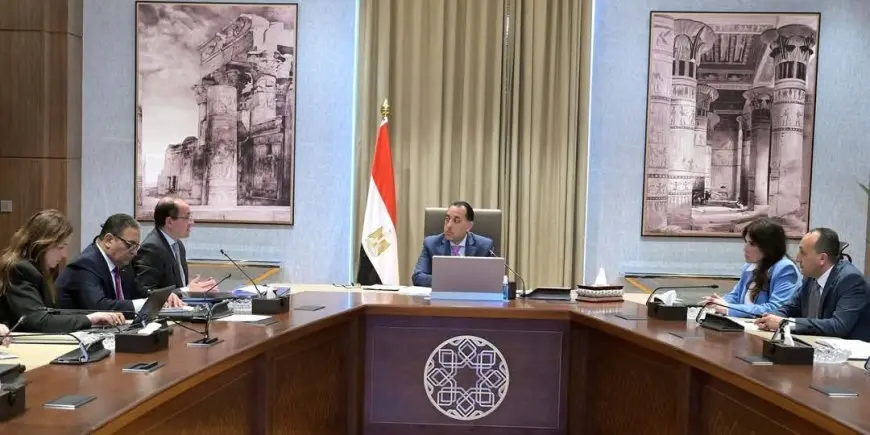 رئيس الوزراء يتابع مع وزير المالية بنود حزمة الحماية الاجتماعية المتكاملة
