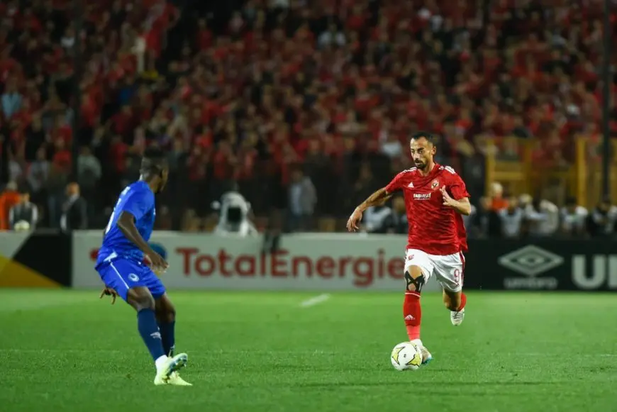 الأهلي بالزي التقليدي أمام الهلال