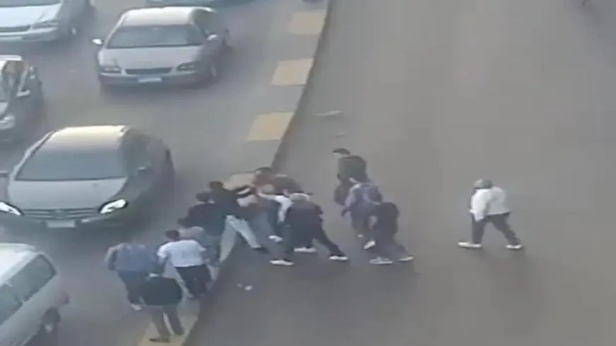 بدأت بمشادة مع زبون.. تفاصيل مشاجرة طاحنة داخل مطعم شهير بالوراق