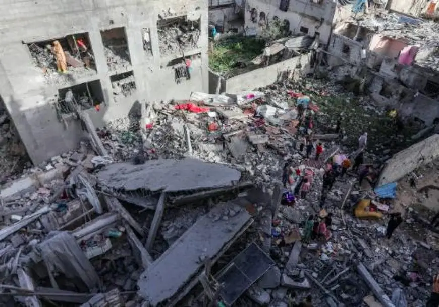 استشهاد 19 فلسطينيا بينهم 9 أطفال بقصف إسرائيلي استهدف عيادة للأونروا شمال غزة