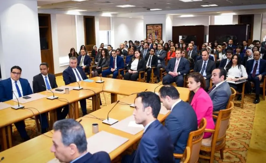 وزير الخارجية يجتمع بأعضاء السلك الدبلوماسى والقنصلى من الدرجات الحديثة والمتوسطة