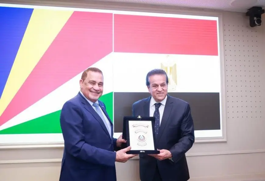 وزير الصحة يستقبل وزير خارجية سيشل لمناقشة سبل التعاون المشترك